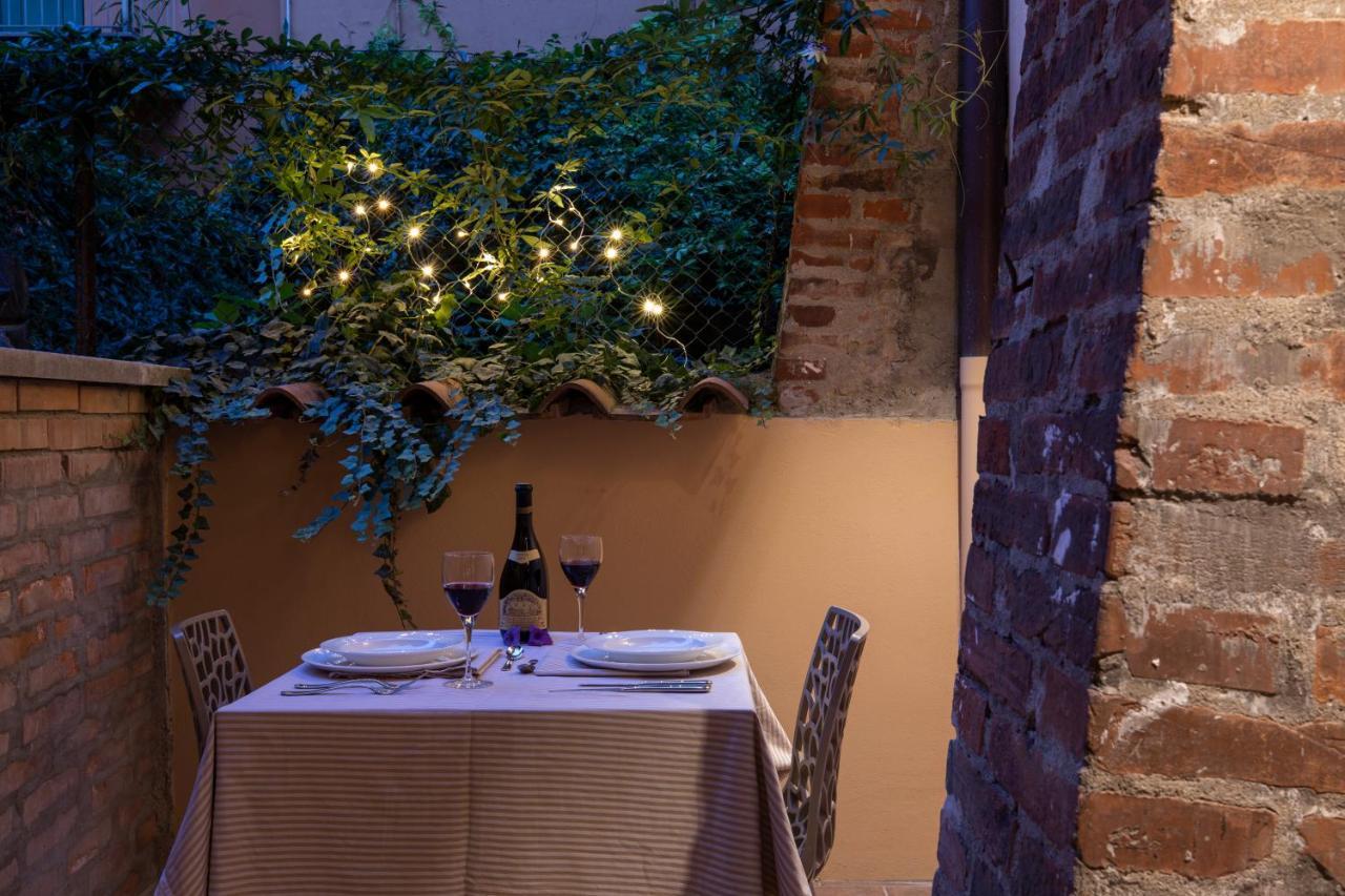 Luxury Suite In The Center I Private Patio & Kitchen Болоня Екстериор снимка