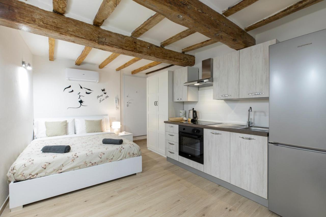 Luxury Suite In The Center I Private Patio & Kitchen Болоня Екстериор снимка